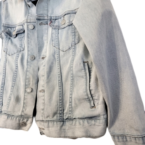 FINAL PRICE DROP **Levi's Jean Jacket Medium - Picture 3 of 7